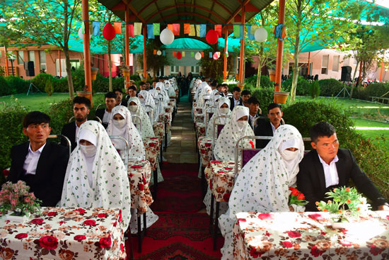 حفل زفاف جماعي في أفغانستان 