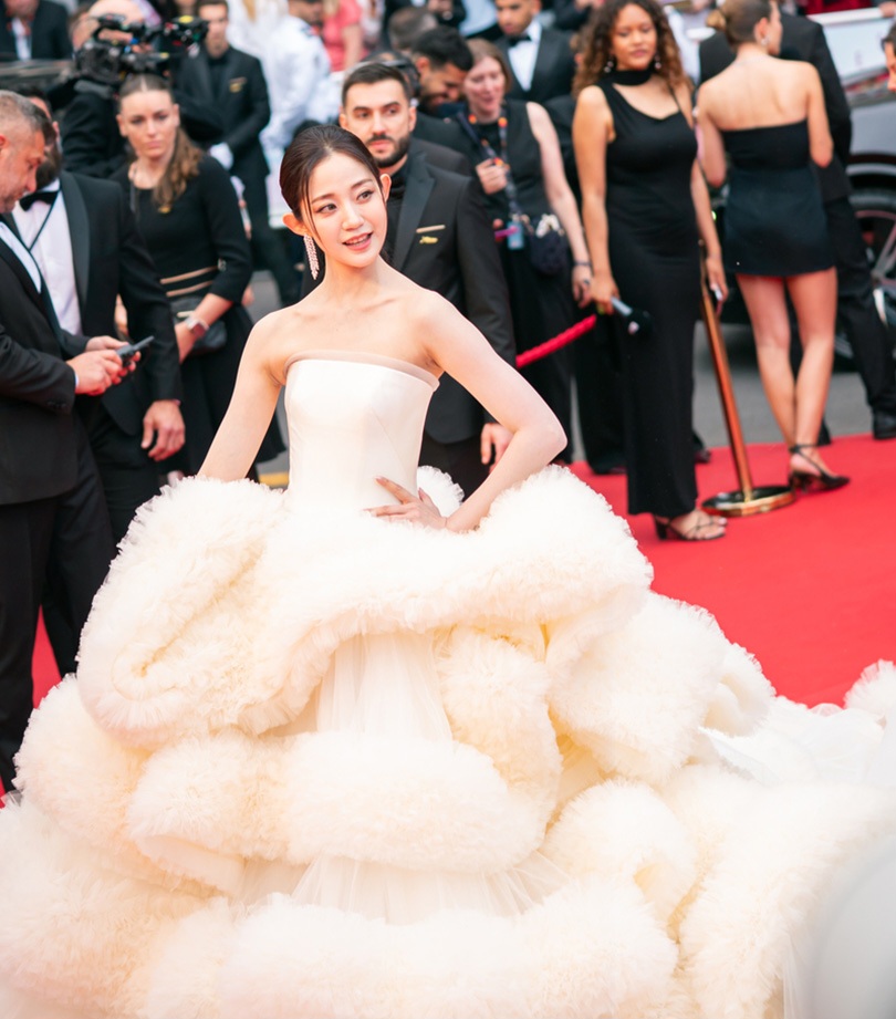 فساتين سهرة منفوشة 