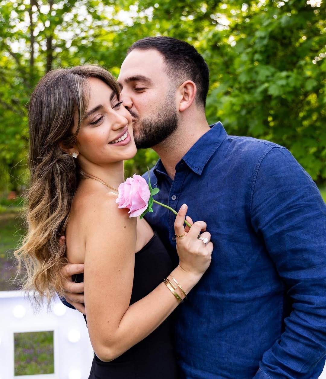 خطوبة رومانسية مفاجئة 