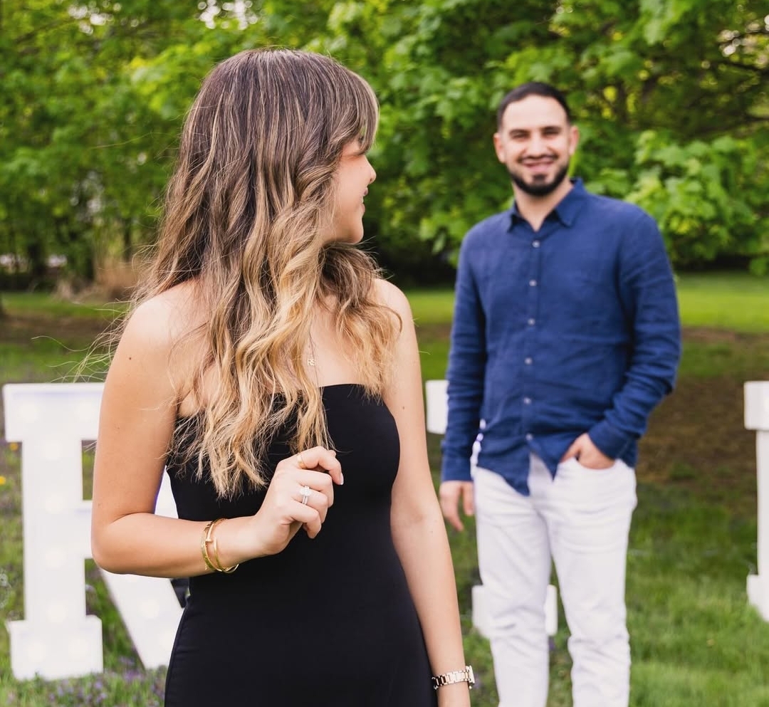 خطوبة رومانسية مفاجئة 