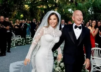 مؤسس شركة أمازون يتزوج لورين سانشيز في إيطاليا 