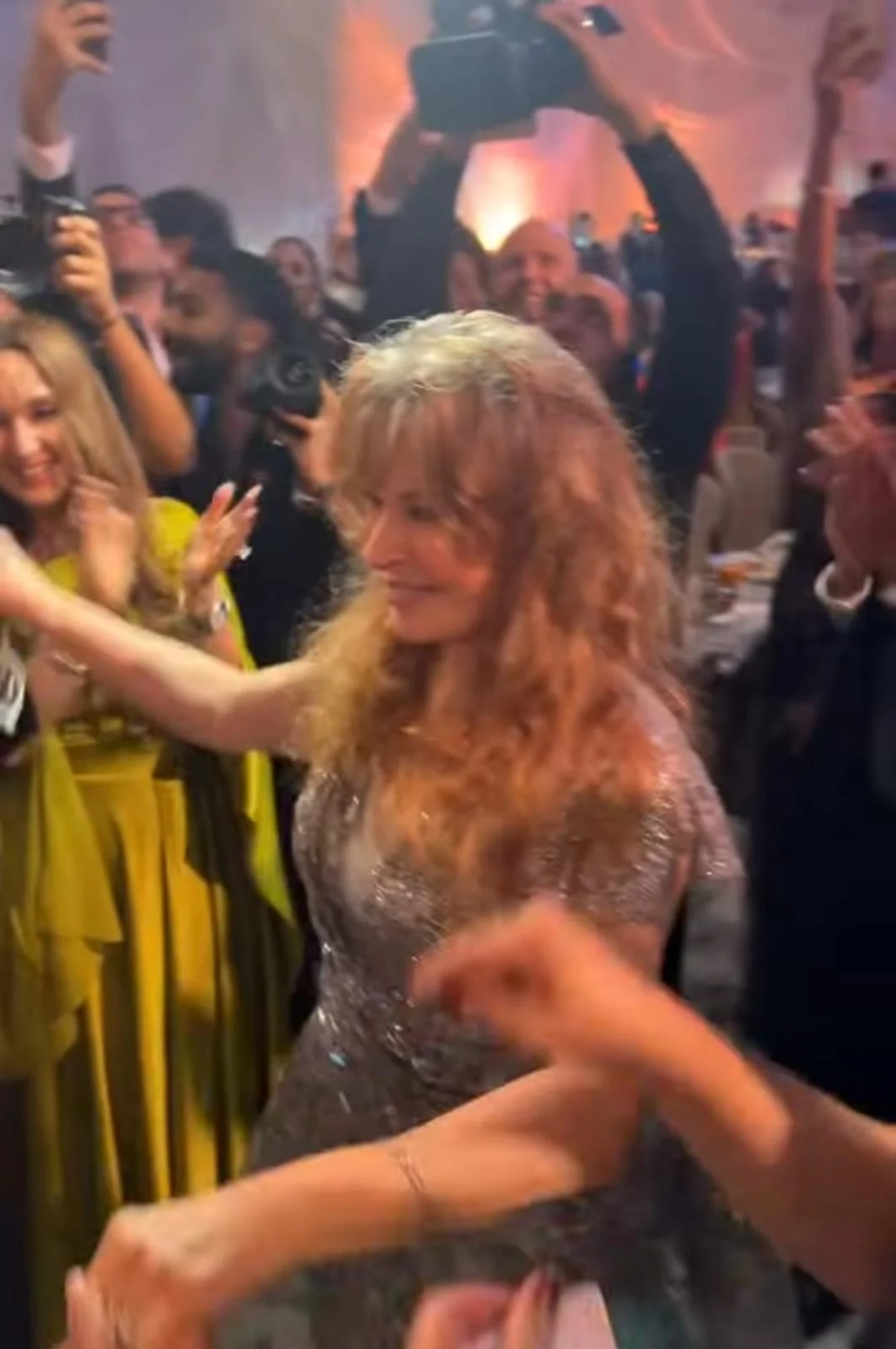 حفل زفاف بحضور نجوم الفن