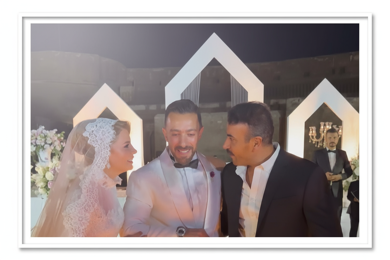 العروسان في لحظات الفرح الأخيرة من الحفل مع الأصدقاء المقربين