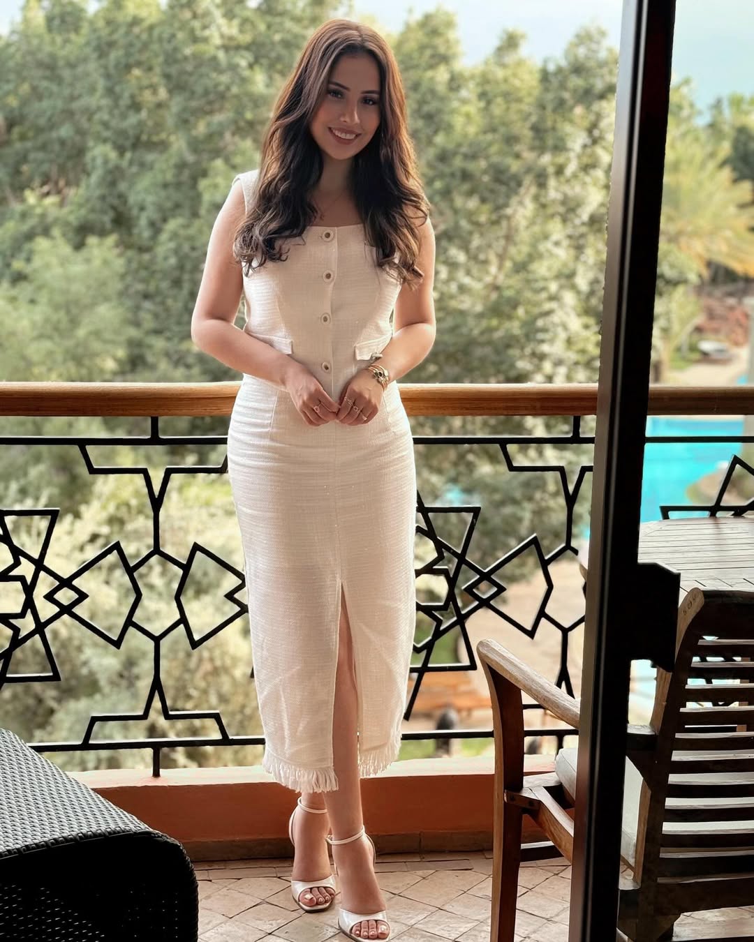 إبتسام العروسي تلمح لخطوبتها وتثير فضول جمهورها