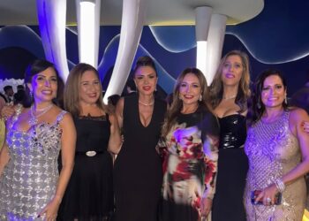 الفنانة ليلى علوي تحتفل بزفاف أبناء عائلة صديقة