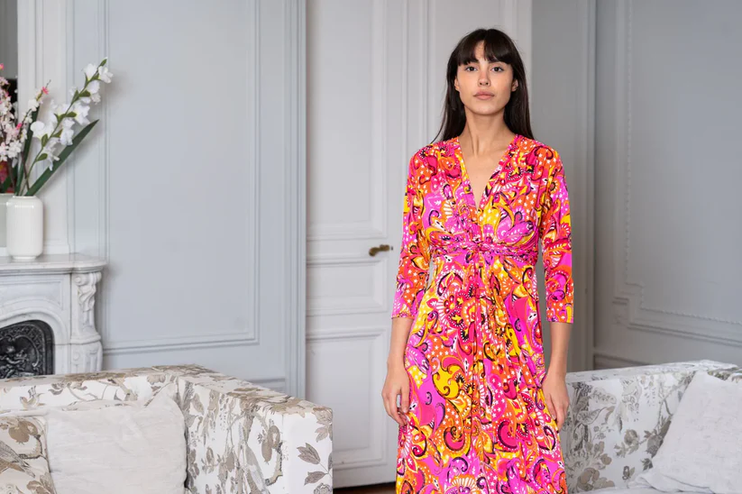  إليجانس ميس الفرنسية تطرح فستان روزيه تحفة فنية تمزج بين الجرأة والأناقة