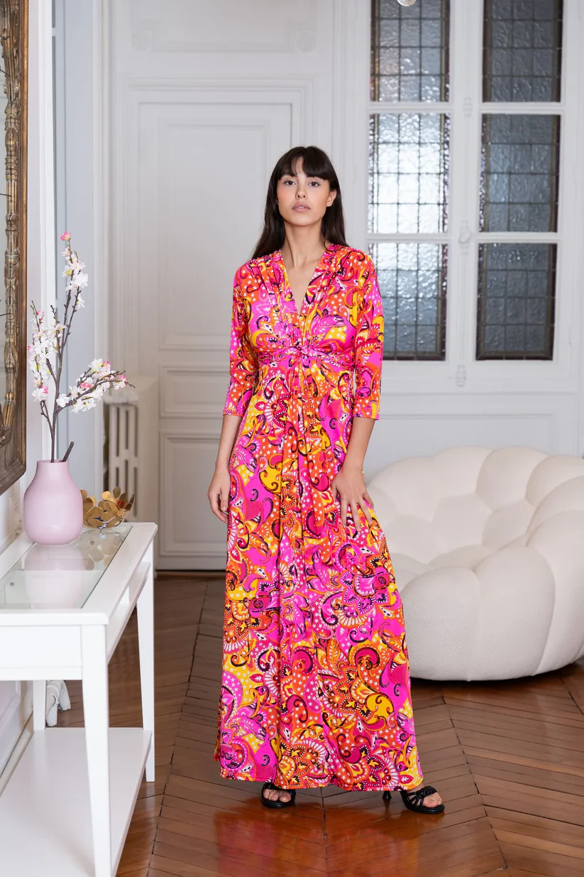 إليجانس ميس الفرنسية تطرح فستان روزيه تحفة فنية تمزج بين الجرأة والأناقة