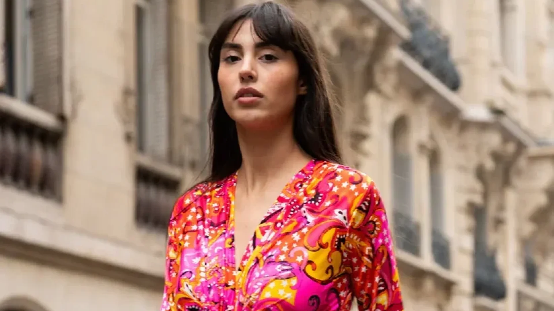 إليجانس ميس الفرنسية تطرح فستان روزيه تحفة فنية تمزج بين الجرأة والأناقة